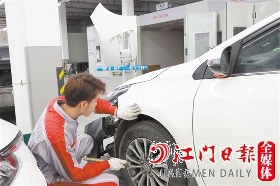 前來(lái)鈑金、噴漆的車(chē)輛不在少數(shù)。