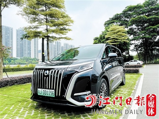 騰勢D9看起來好像很笨重，但駕駛起來非常輕巧。