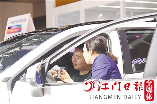 消費者看車、買車的時候，繳納定金要謹慎。