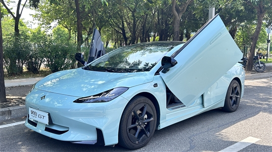 昊鉑GT的外觀很拉風(fēng)。