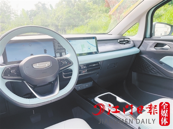 幾何E螢火蟲(chóng)內(nèi)飾設(shè)計(jì)科技感十足。