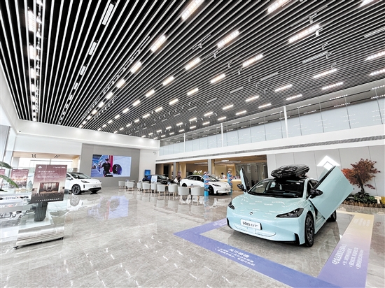 廣汽昊鉑江門第一體驗(yàn)中心展廳寬敞明亮。