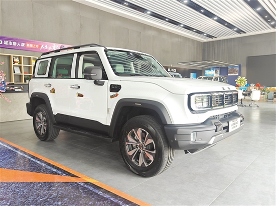全新BJ40定位世家級(jí)潮野SUV，風(fēng)格獨(dú)特。