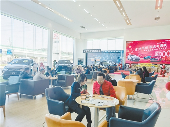 車商積極沖量吸引了許多消費(fèi)者的目光。