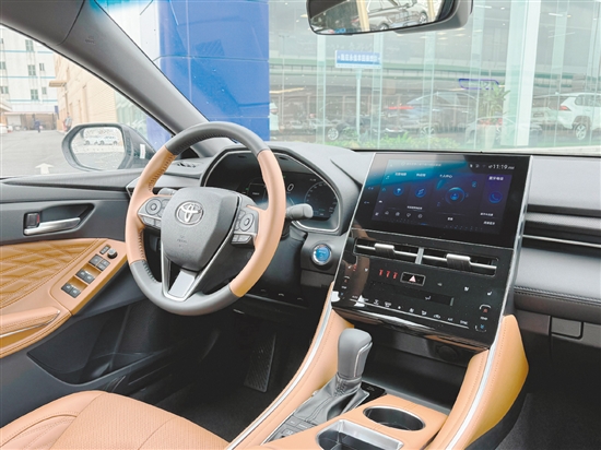 亞洲龍內(nèi)飾簡潔有科技感。