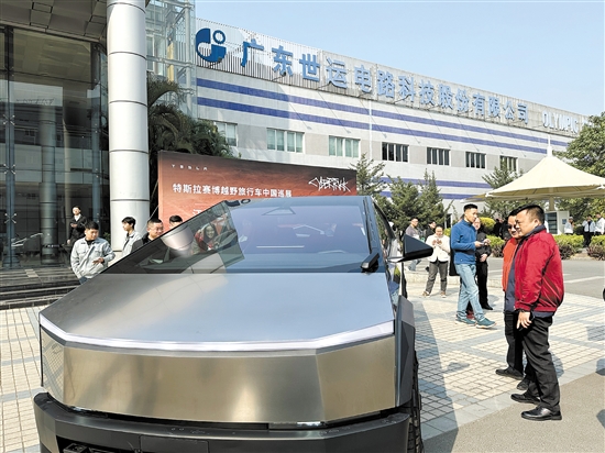 特斯拉賽博越野旅行車。